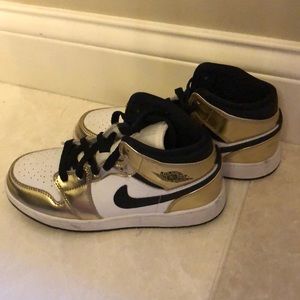 Jordan 1 gold size 4 nike sneaker